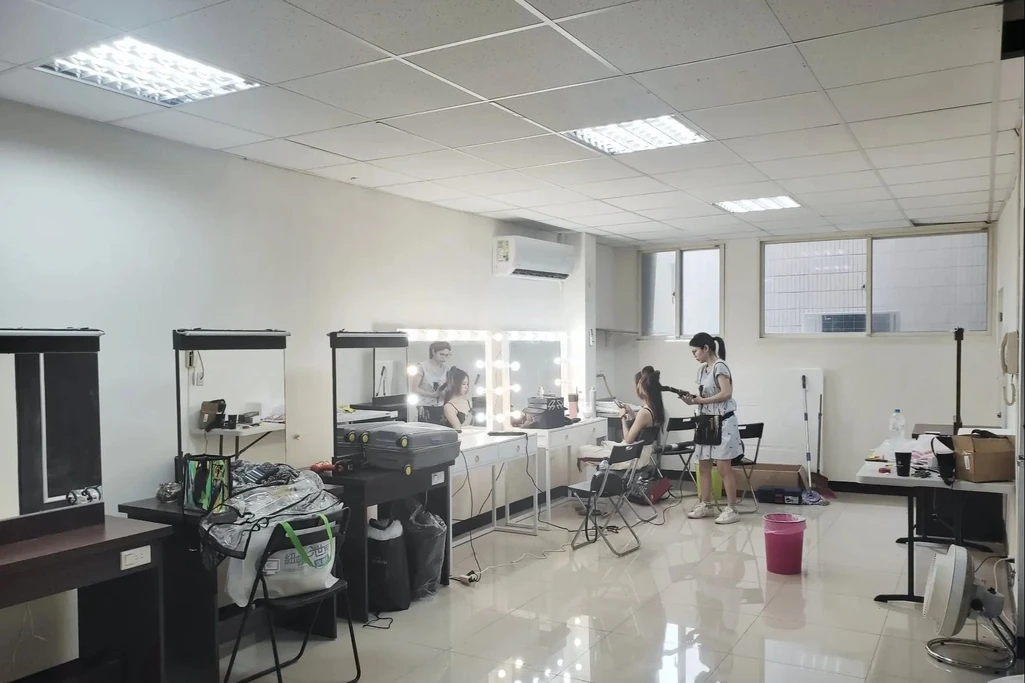 價格實惠｜捷運三民高中站妝髮工作室｜獨立工作室單租