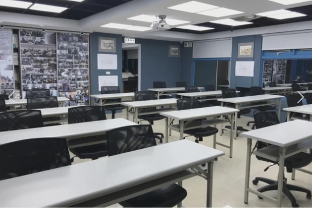🚇捷運板橋站40人｜互動智慧電子白板🧠｜雙螢幕教學💻｜繪圖桌設計教室｜空氣循環舒適換氣🍃