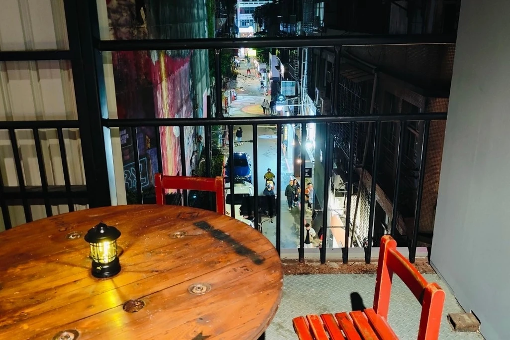 西門站步行5分鐘｜80人包場｜工業風室內＋燈飾戶外🎯飛鏢｜拳擊體驗｜聚會首選