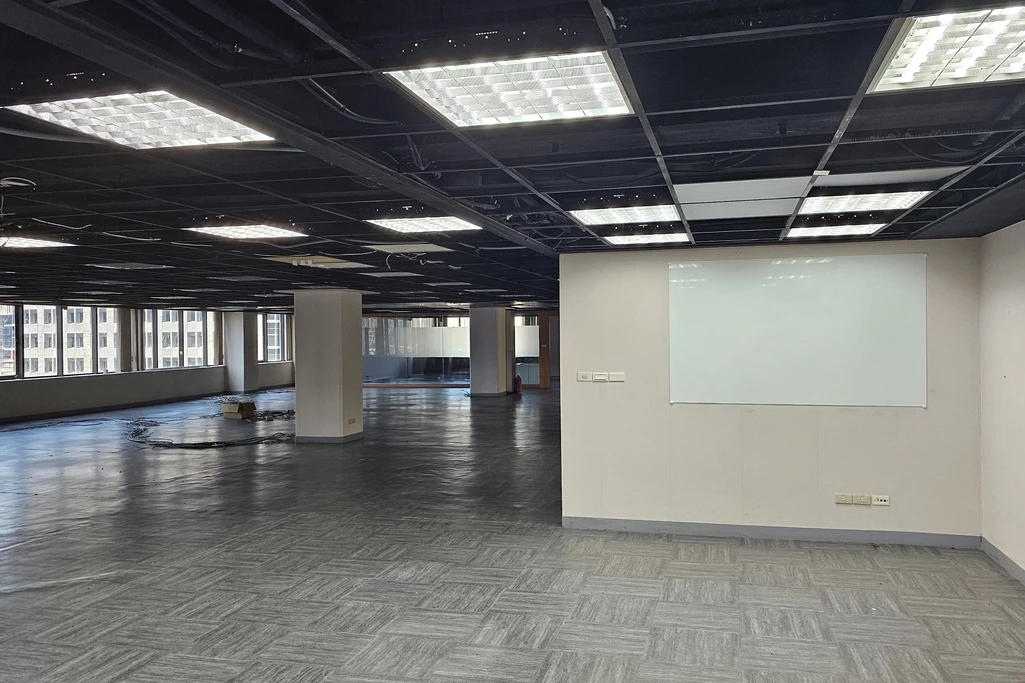 大型開放工作空間  附白板