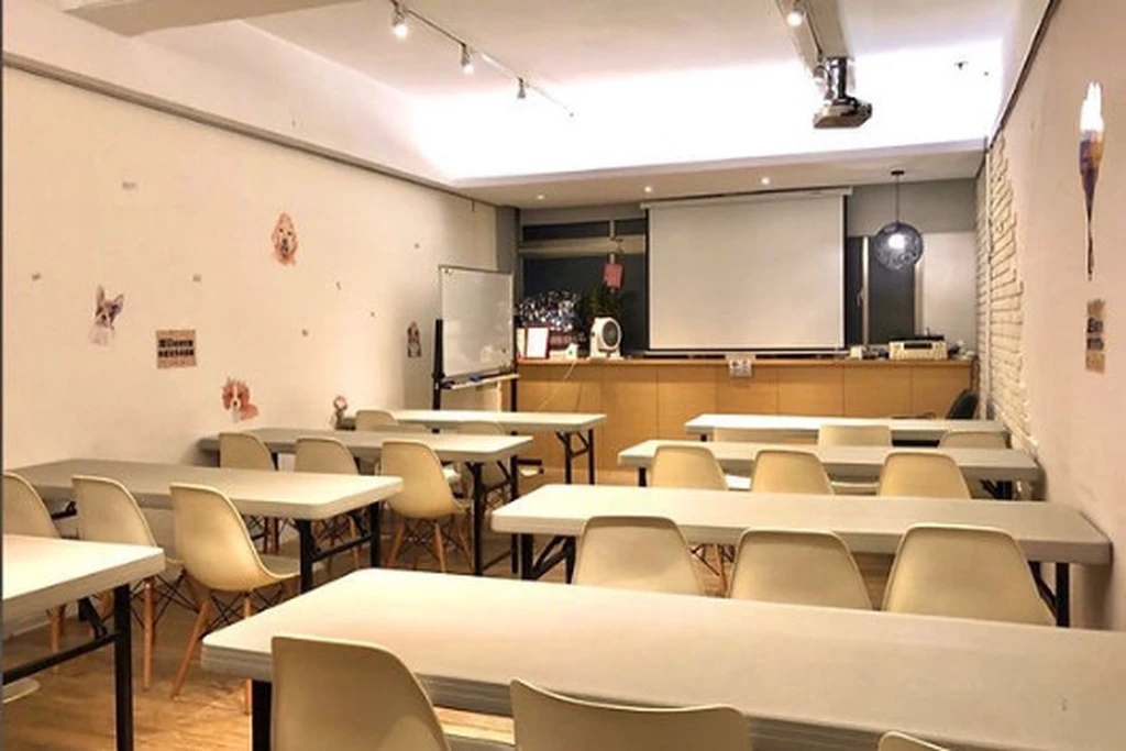 松江南京站走路6分鐘｜會議課程講座｜投影｜白板｜代排桌椅不收費｜可容納50人｜乾淨明亮空間 💡