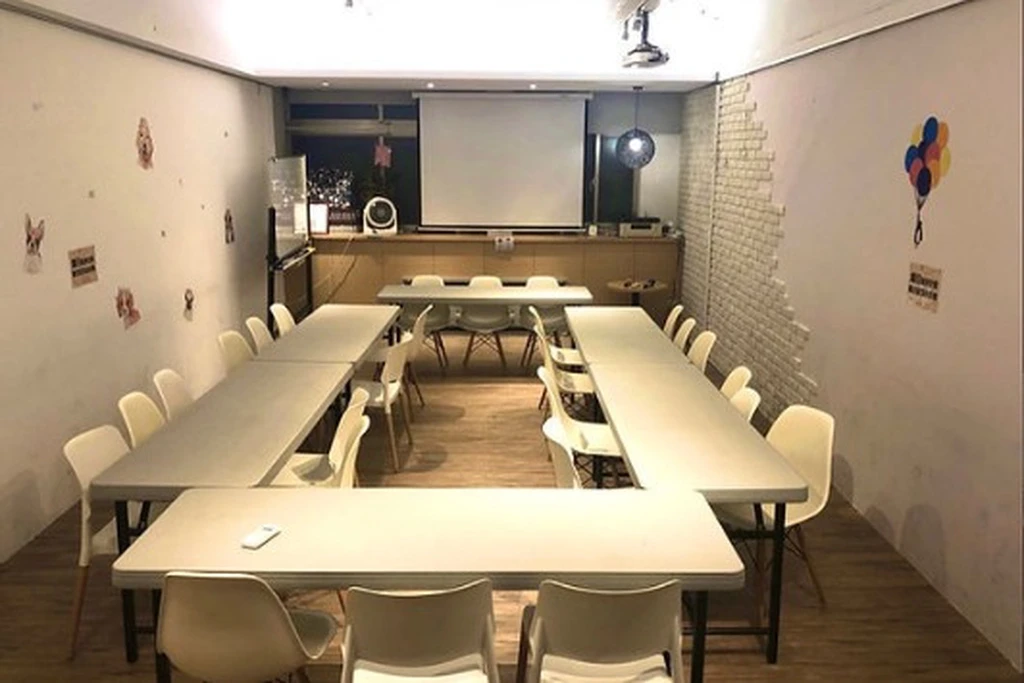 松江南京站走路6分鐘｜會議課程講座｜投影｜白板｜代排桌椅不收費｜可容納50人｜乾淨明亮空間 💡