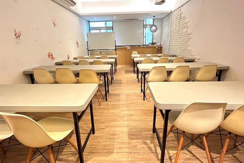 松江南京站走路6分鐘｜會議課程講座｜投影｜白板｜代排桌椅不收費｜可容納50人｜乾淨明亮空間 💡