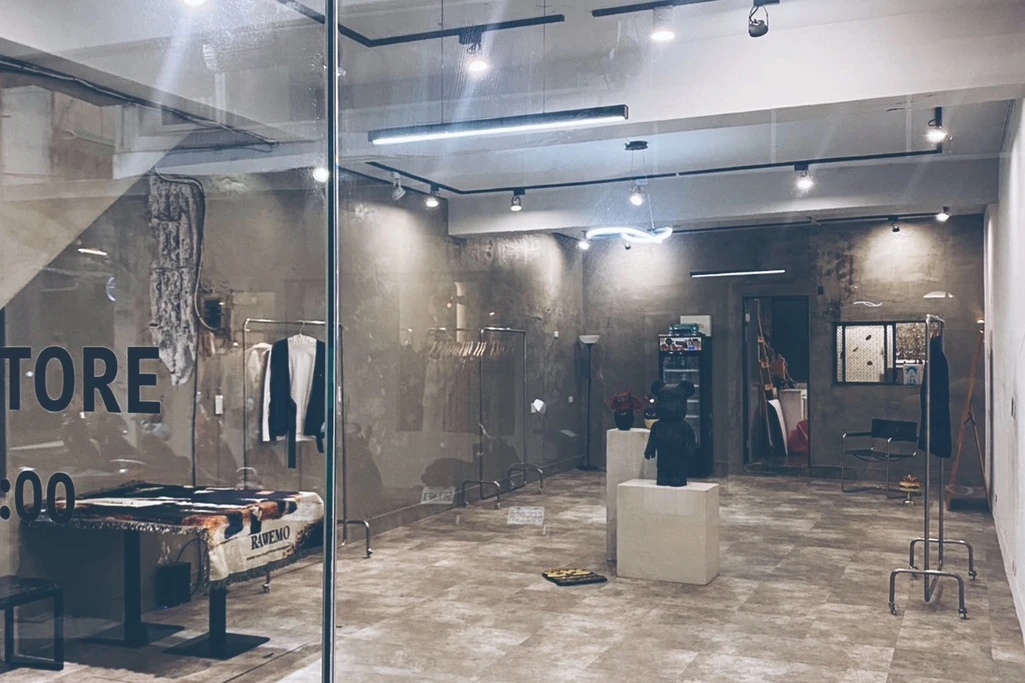 赤峰街邊店面｜🚉中山站步行5分鐘｜展覽文藝｜活動｜展示桌椅｜玻璃門面｜工業風｜空間寬敞｜可60人