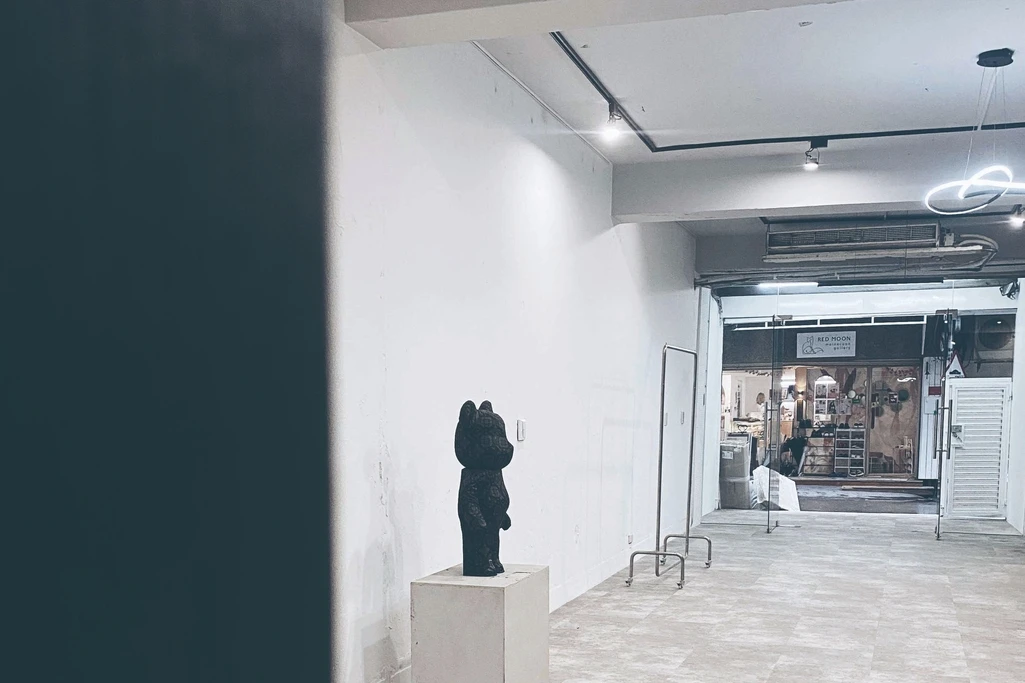 赤峰街邊店面｜🚉中山站步行5分鐘｜展覽文藝｜活動｜展示桌椅｜玻璃門面｜工業風｜空間寬敞｜可60人