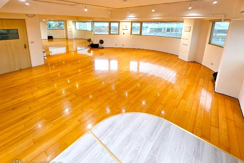 🚶‍♀️捷運三重國小站走路4分鐘｜彈跳床｜鏡面牆｜音響設備