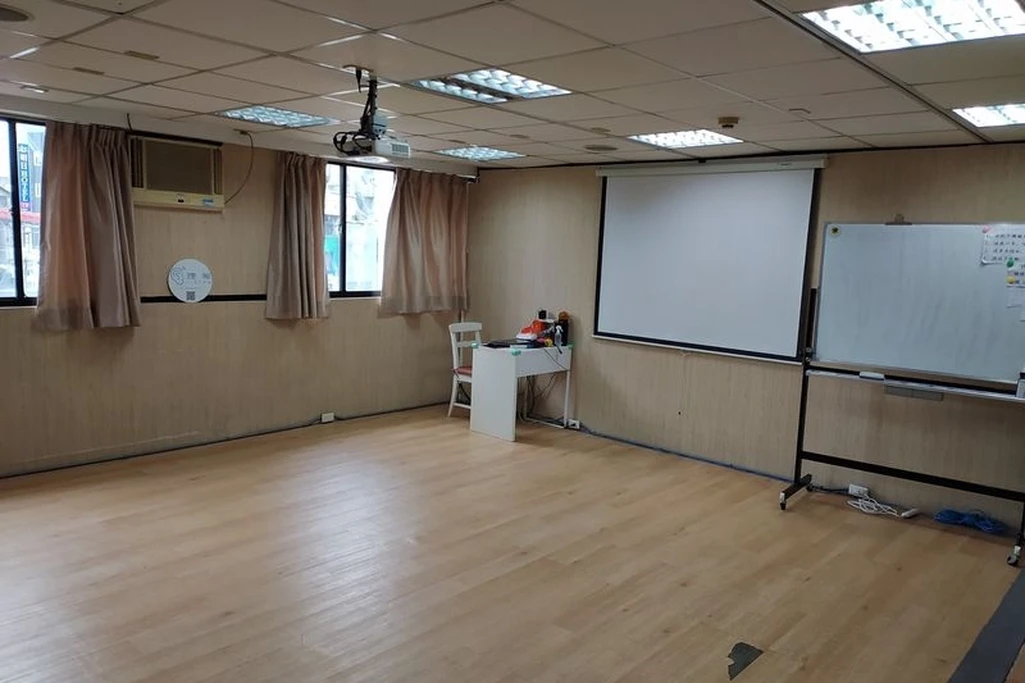 🧑‍🏫西門站走1分鐘｜講座｜課程｜培訓｜聚會｜白板｜投影｜氫水咖啡☕｜容納36人｜設備齊全