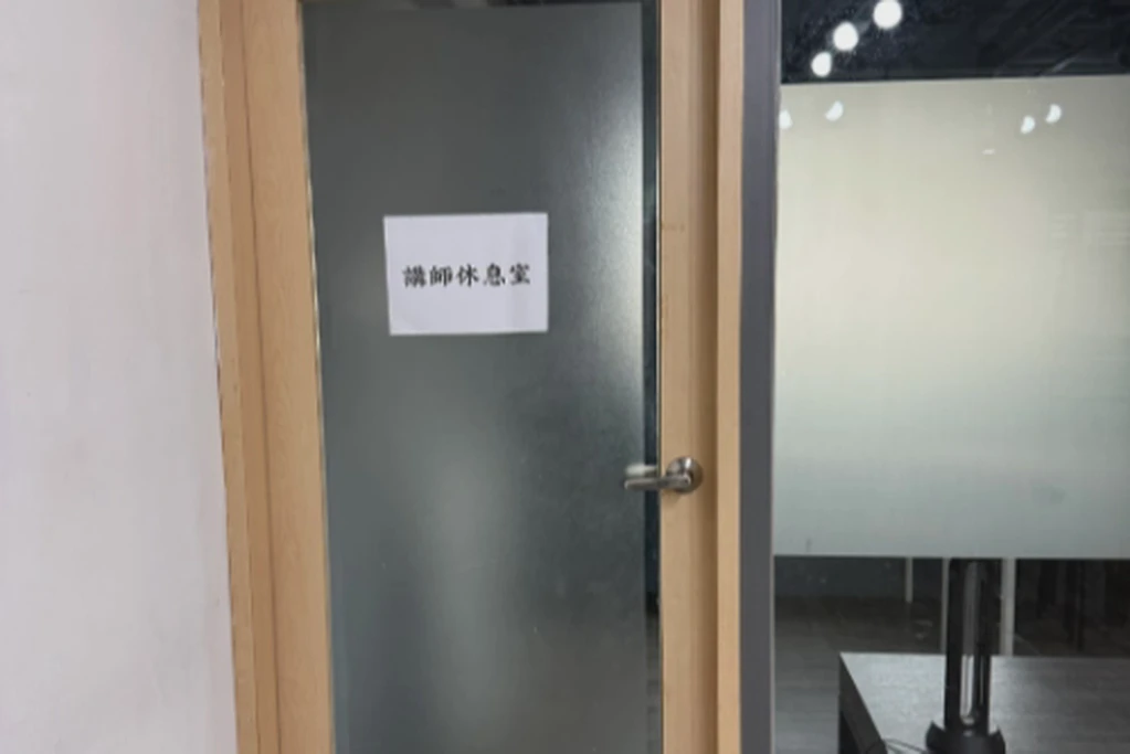 🚇松江南京站步行2分鐘｜80人空間｜會議｜聚會｜攝影棚｜抓周生日｜記者會📢｜可飲食｜現場服務人員｜8A