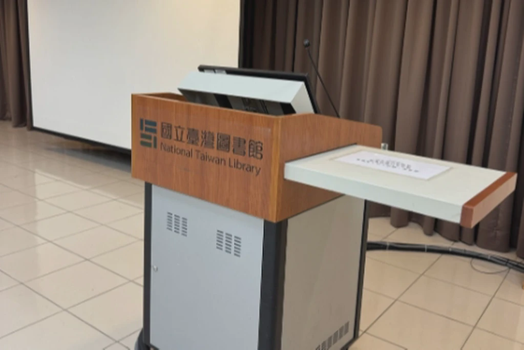 永安市場站步行3分鐘｜容納120人｜教室、會議、聚會、瑜伽舞蹈空間｜投影布幕｜演講台｜鏡牆｜音響麥克風 🎤✨《樂學室》