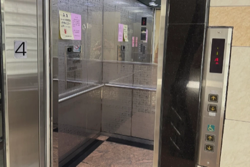 🚇捷運板橋站40人｜互動智慧電子白板🧠｜雙螢幕教學💻｜繪圖桌設計教室｜空氣循環舒適換氣🍃