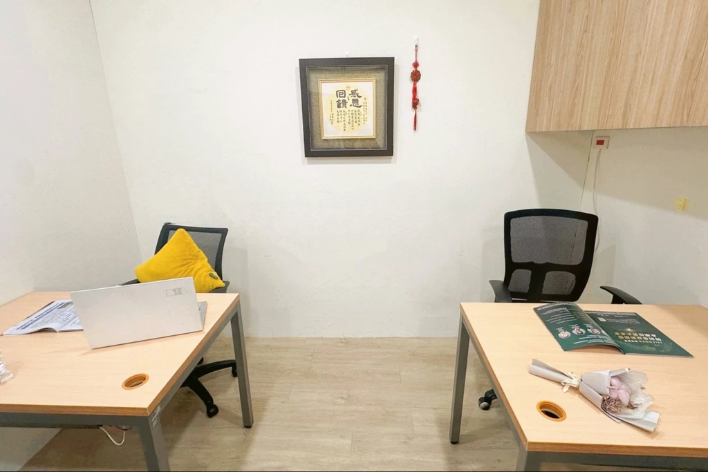5人辦公室 OFFICE ｜台北車站3分鐘｜極方便｜空間大｜30,000 月租