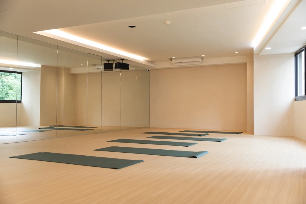 忠孝敦化站國父紀念館站4分鐘｜專業瑜珈鏡牆｜空間寬敞舒適🧘｜附茶水間❄️｜全新裝潢
