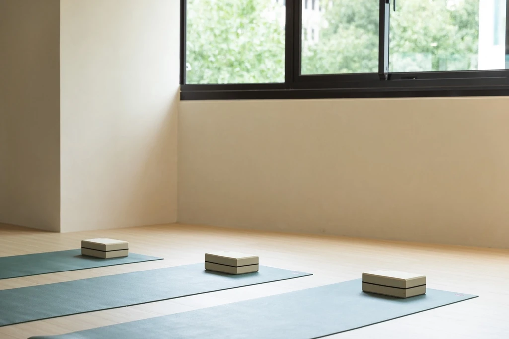 忠孝敦化站國父紀念館站4分鐘｜專業瑜珈鏡牆｜空間寬敞舒適🧘｜附茶水間❄️｜全新裝潢