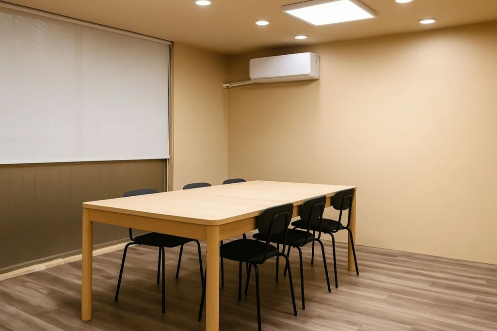 🏢 信義安和站步行1分鐘｜高速網路｜安靜封閉空間｜錄影訪談會議皆適用📷📌｜6‑8人獨立會議室 空間 A