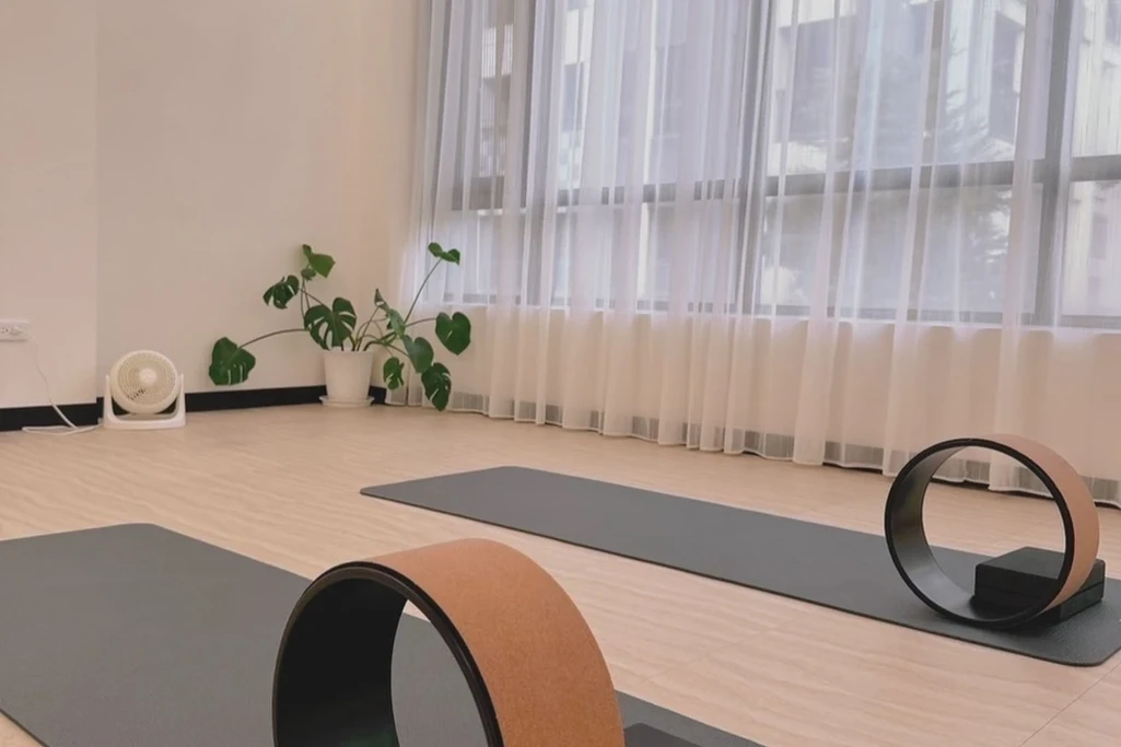 桃園多元空間🧘‍♀️空瑜設備｜教學🛋拍攝📷柔光設計｜木質調美感｜提供茶水☕｜5F