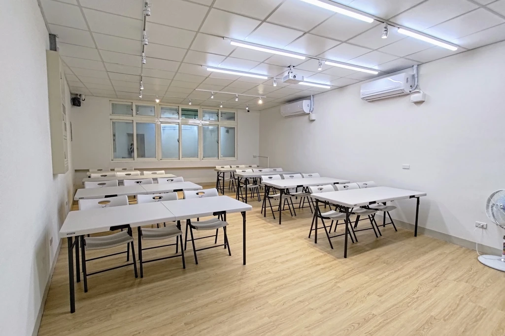📍高雄凱旋｜✨投影・白板・音響全配｜👨‍🏫課程・講座・親子活動｜造夢基地｜2F自由空間